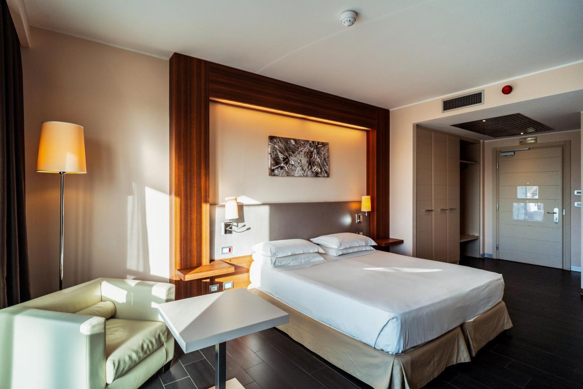 Delta Hotels By Marriott Olbia Sardinia オルビア エクステリア 写真